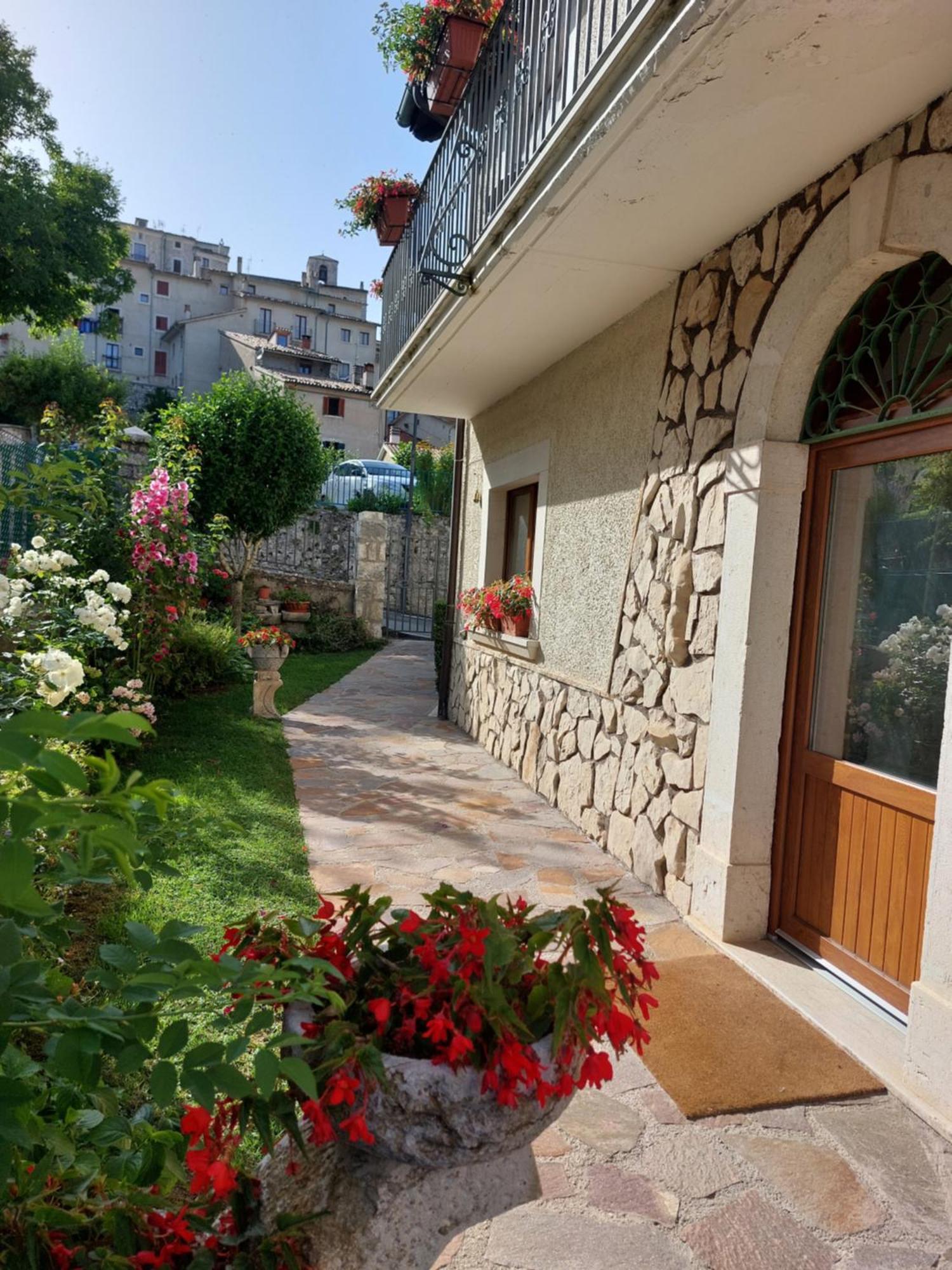 Villa A Due Passi Dai Lupi à Civitella Alfedena Extérieur photo