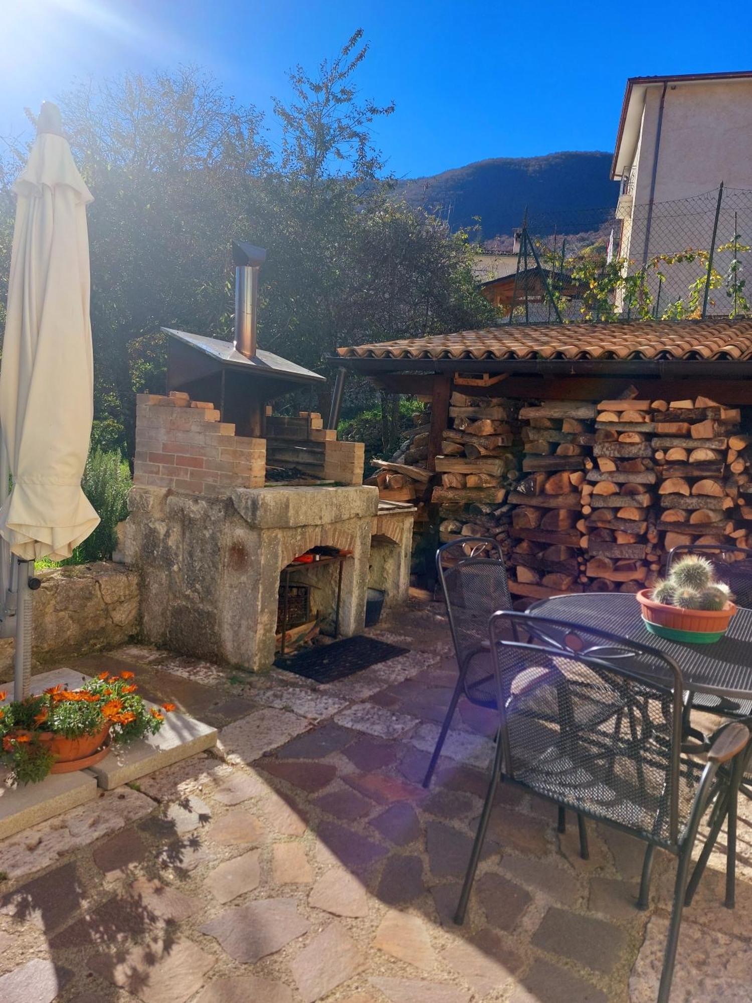 Villa A Due Passi Dai Lupi à Civitella Alfedena Extérieur photo