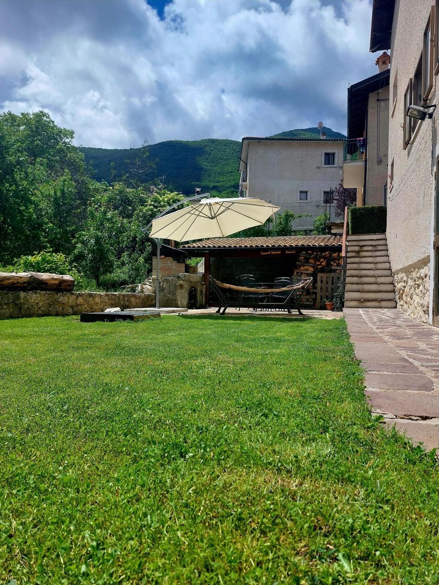 Villa A Due Passi Dai Lupi à Civitella Alfedena Extérieur photo